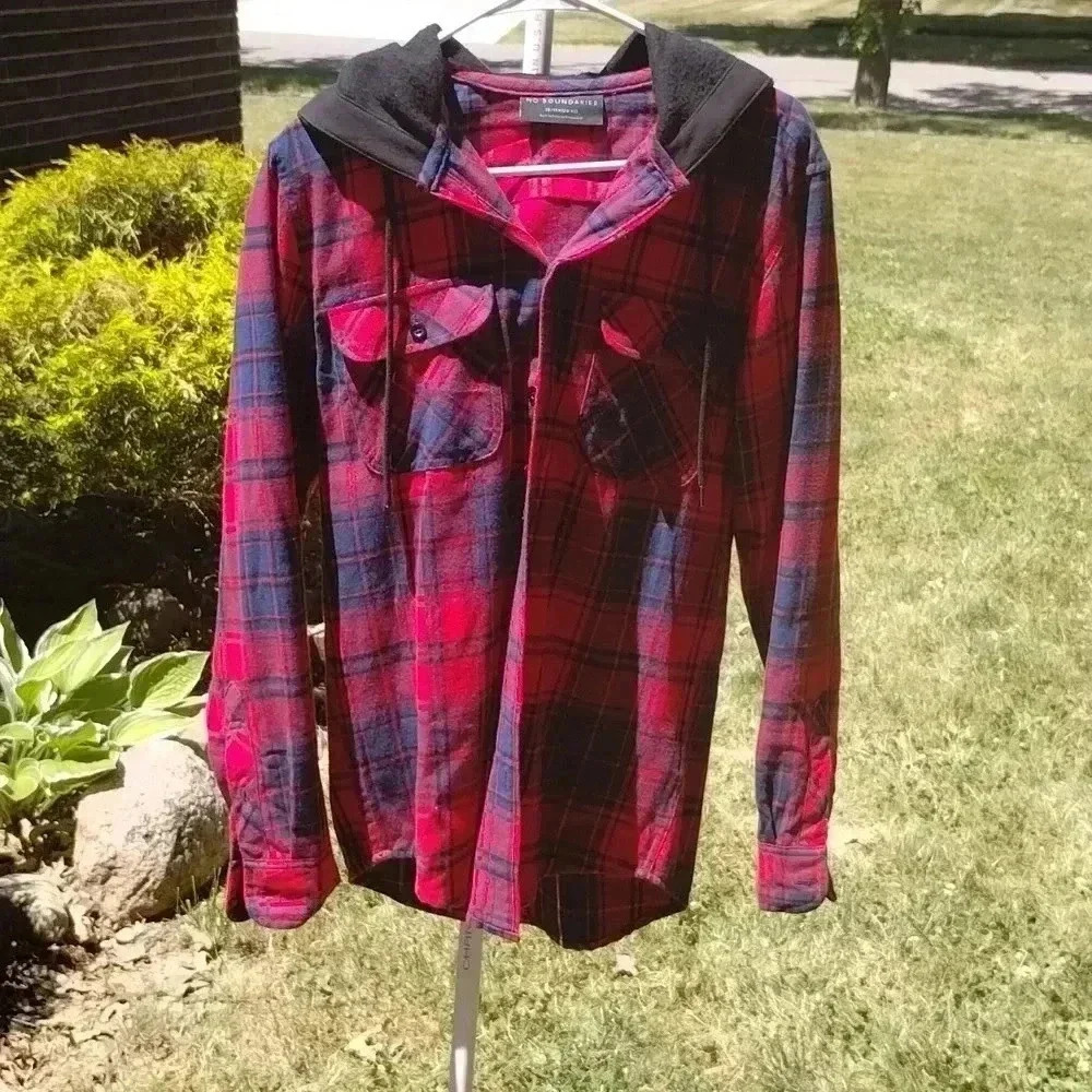 No Boundaries Men's XS Red Plaid Flannel Top with Hood